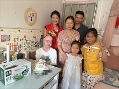 年丰社区|烛光点亮18岁！“暖心人”为特