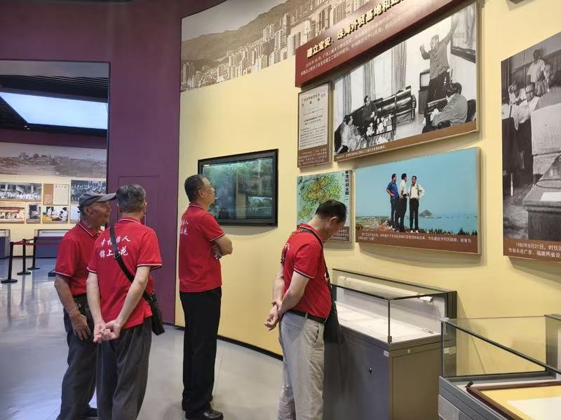 拓荒牛下忆往昔，横岗怡锦社区银龄志愿者感悟改革新风