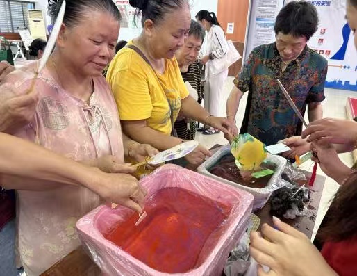 弘扬非遗文化，横岗街道国风漆扇DIY活动